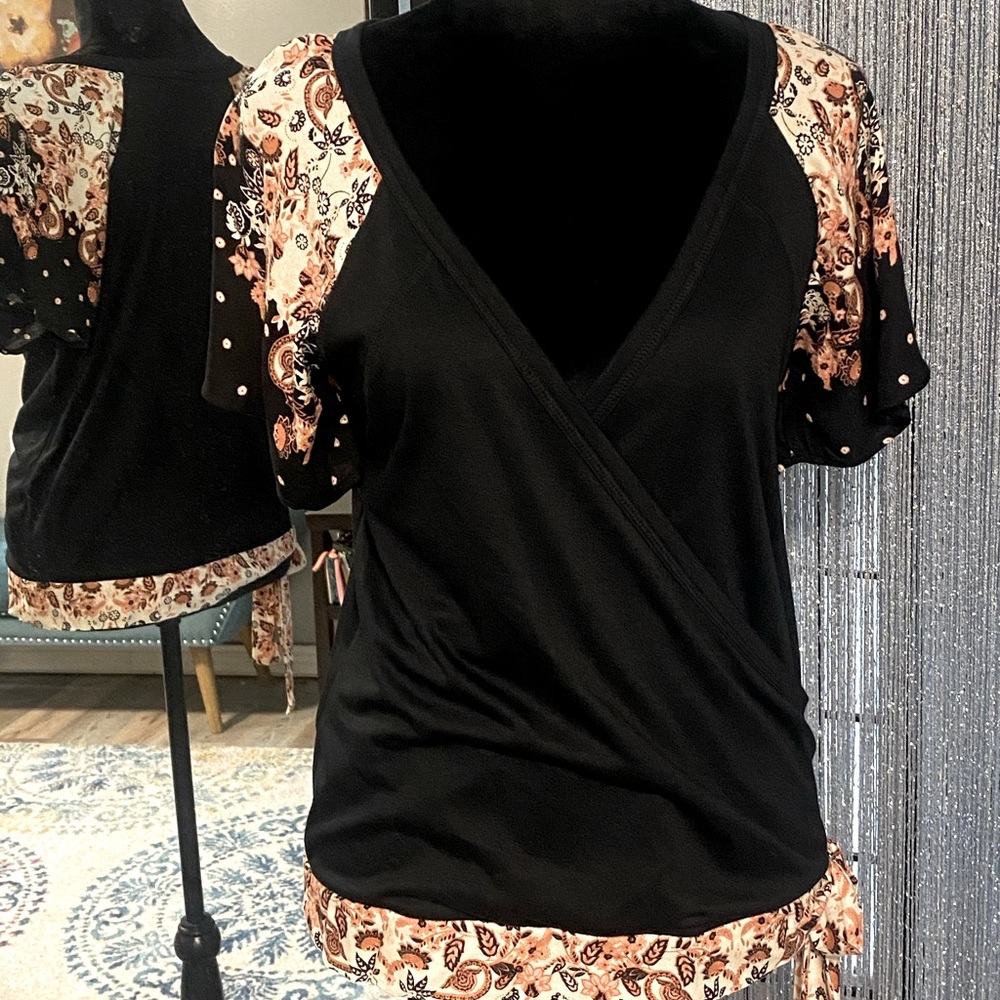Cute top with tags - Buckle